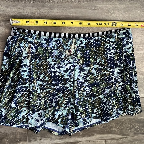 Lululemon Skort - size 8 - Picture 10 of 12